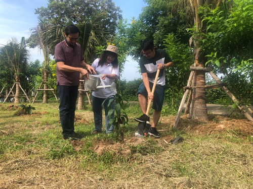 Đoàn Caravan trồng cây tạo vườn cây ăn trái tại Khu du lịch Hồ Mây