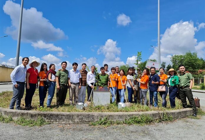 Hane phối hợp với Đoàn thanh niên CA TP.HCM trồng cây tại trại giam T30