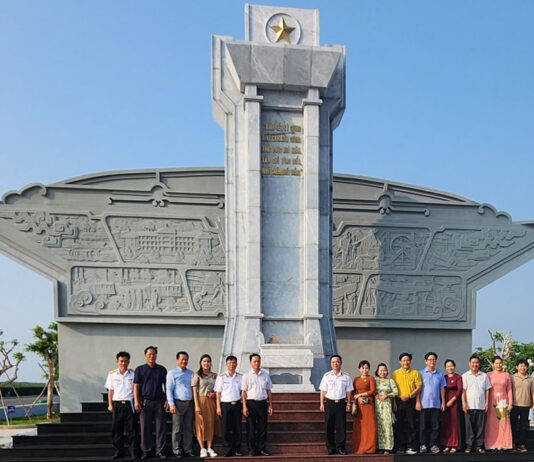 Hội Bảo Vệ Thiên Nhiên Môi Trường Tp.HCM dâng hương