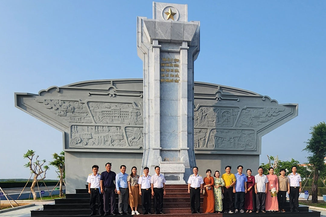 Hội Bảo Vệ Thiên Nhiên Môi Trường Tp.HCM dâng hương