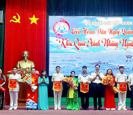 Hoạt động chào mừng kỷ niệm 79 năm Ngày thành lập Quân đội nhân dân Việt Nam: LỮ ĐOÀN 167 ĐẶC SẮC CÁC TIẾT MỤC VĂN NGHỆ