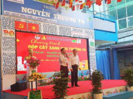 Trường Tiểu học Nguyễn Trường Tộ trao tặng cây xanh gửi Trường Sa