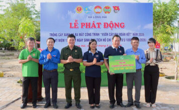 Xã Long Hải phát động trồng cây xanh và ra mắt công trình “Vườn cây Đại đoàn kết”