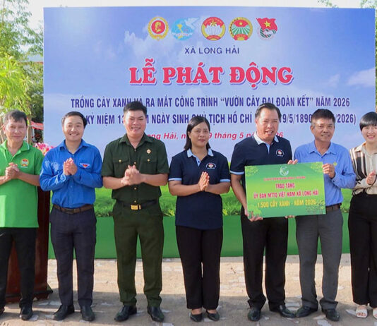 Xã Long Hải phát động trồng cây xanh và ra mắt công trình “Vườn cây Đại đoàn kết”
