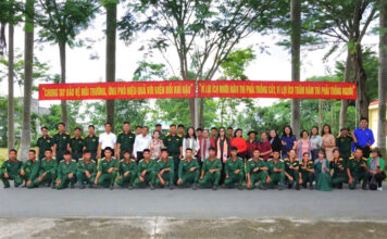 Hội Nữ trí thức TP.HCM và Hội Bảo vệ Thiên nhiên và Môi trường TP.HCM phối hợp trao tặng 5.000 cây giống và quà an sinh tại Kho K75