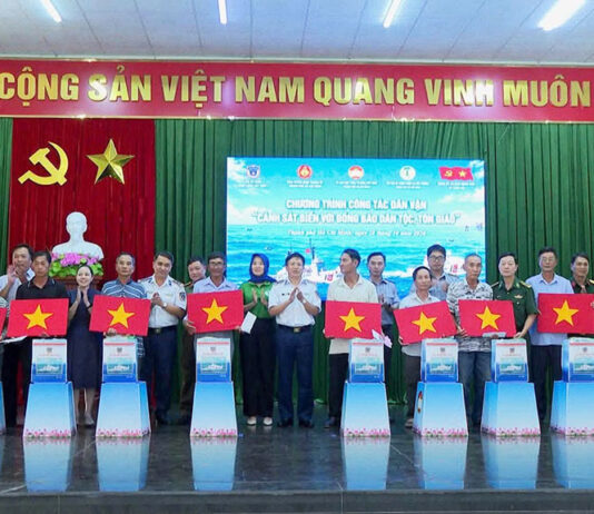 HANE và Cảnh sát biển 3 phối hợp tuyên truyền bảo vệ môi trường biển tại Long Hải